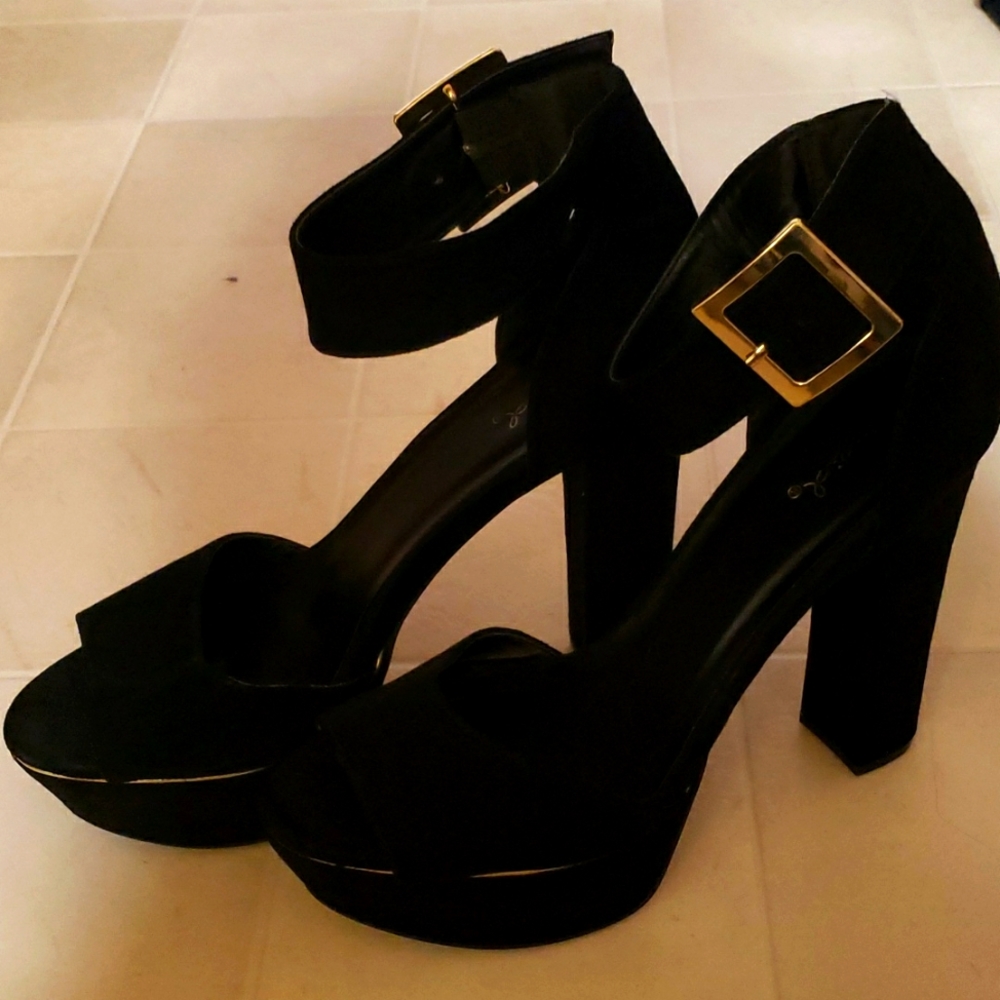 SEXY Black Velvet Pumps